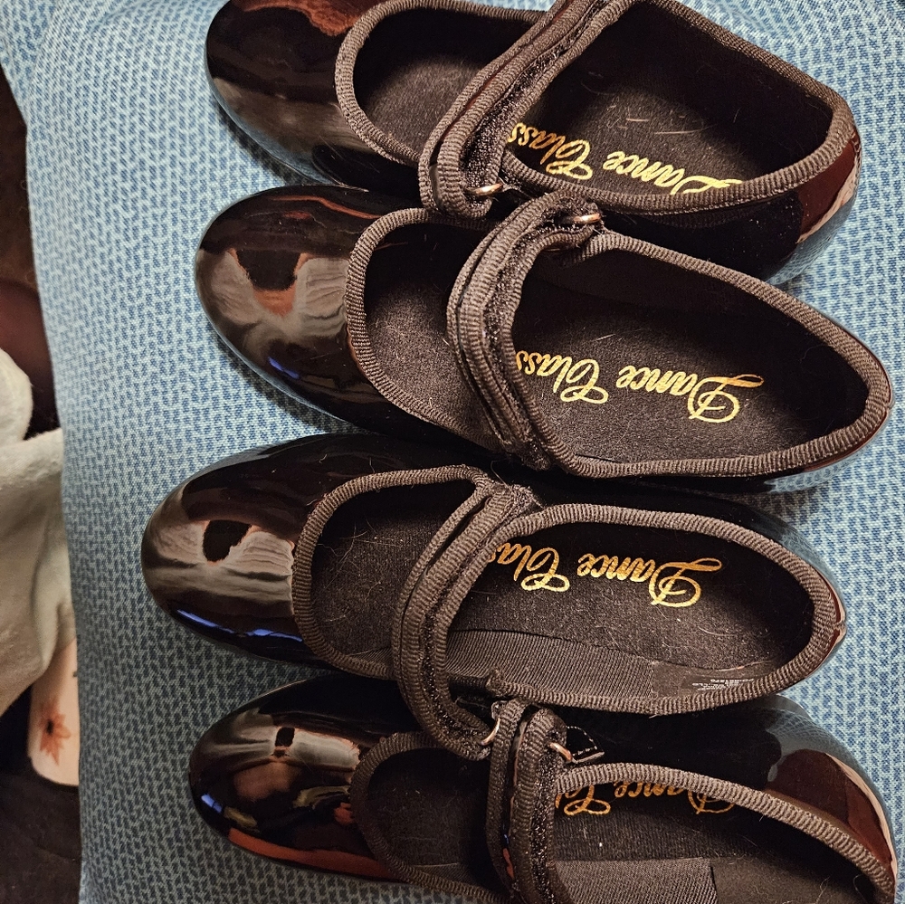 Liike new size 12 Little kid Velcro Dance Class brand tap shoes. Worn twice.